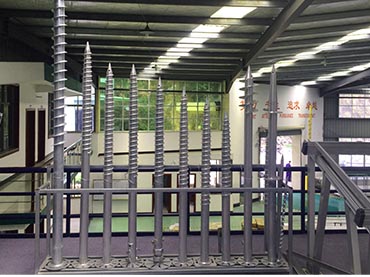 Application et description des vis de terre Kinsend
