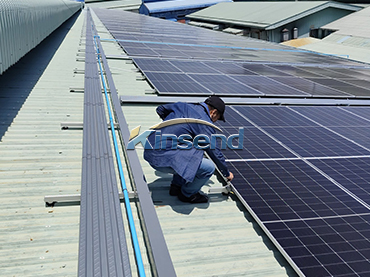 Montage sur toit métallique et passerelle ZAM